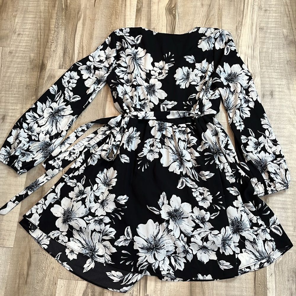 NWT Gianni Bini floral wrap black/white dress size medium - Picture 4 of 10